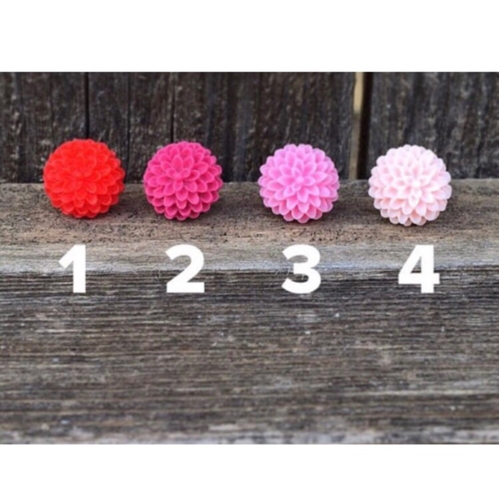 Spring summer flower mum earrings. Pink earrings